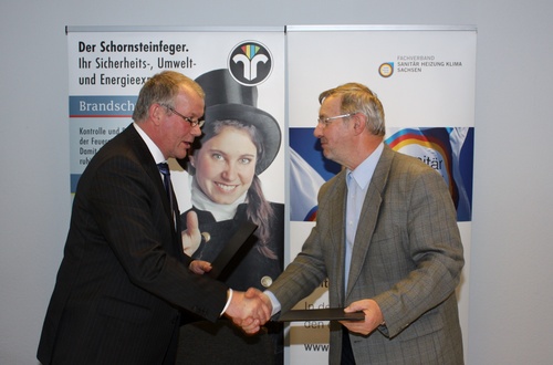 Titelbild zum News-Artikel: Kooperationsvereinbarung der Landesfachverbände des Schornsteinfegerhandwerks und Sanitär Heizung Klima im Freistaat Sachsen unterzeichnet