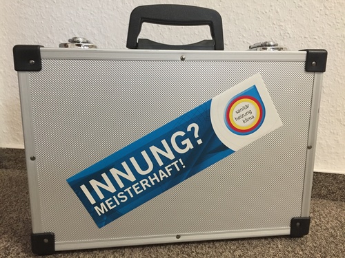 Titelbild zum News-Artikel: Vorstandsmitglieder übergaben SHK-Meisterkoffer